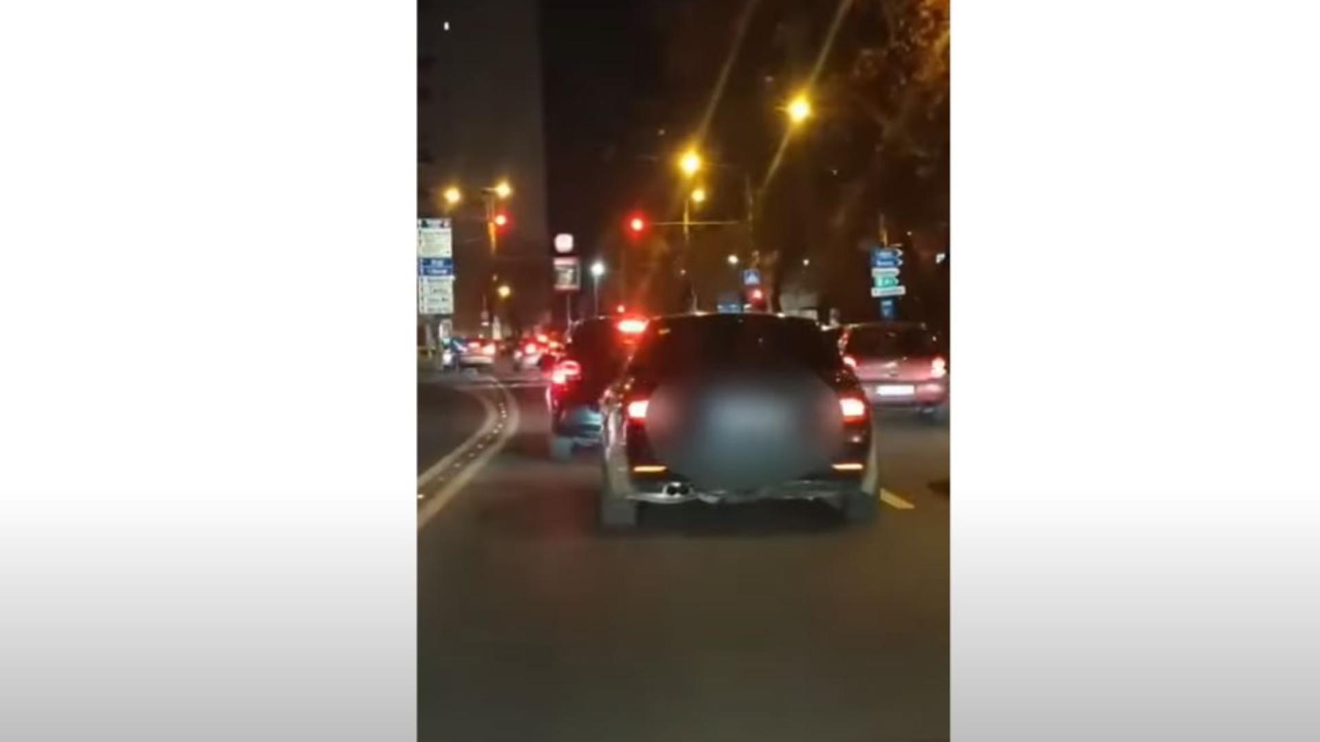 Șoferul scandalagiu nu avea permis de conducere și era și băut. Foto/Captură video