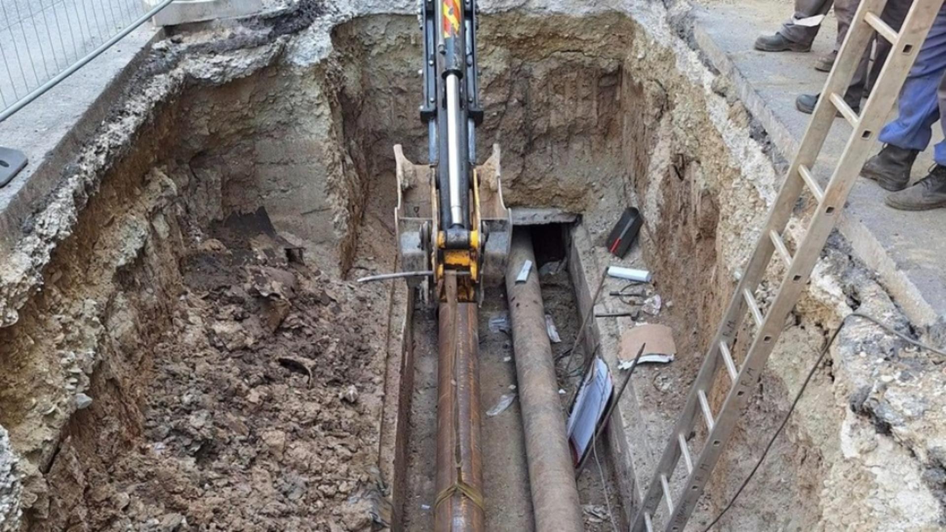 Lucrări la termoficare, în plină iarnă. Aproape 400 de blocuri din București rămân fără apă caldă și căldură