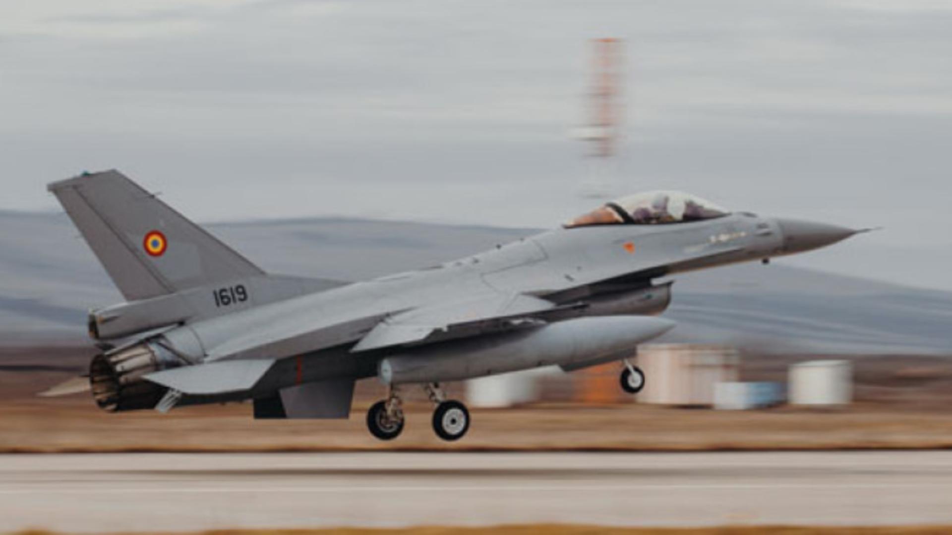 O nouă aeronavă F-16 a aterizat la Câmpia Turzii. Foto: MApN