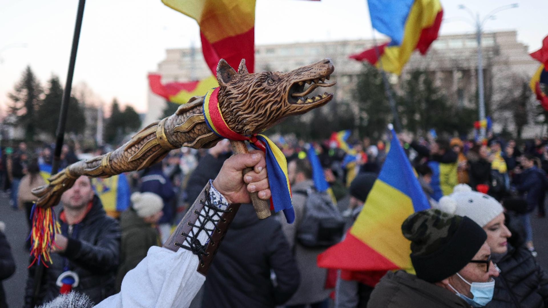 O nouă zi de proteste în Piața Victoriei. George Simion s-a alăturat oamenilor revoltați de furtul de la vot / Foto: Inquam Photos