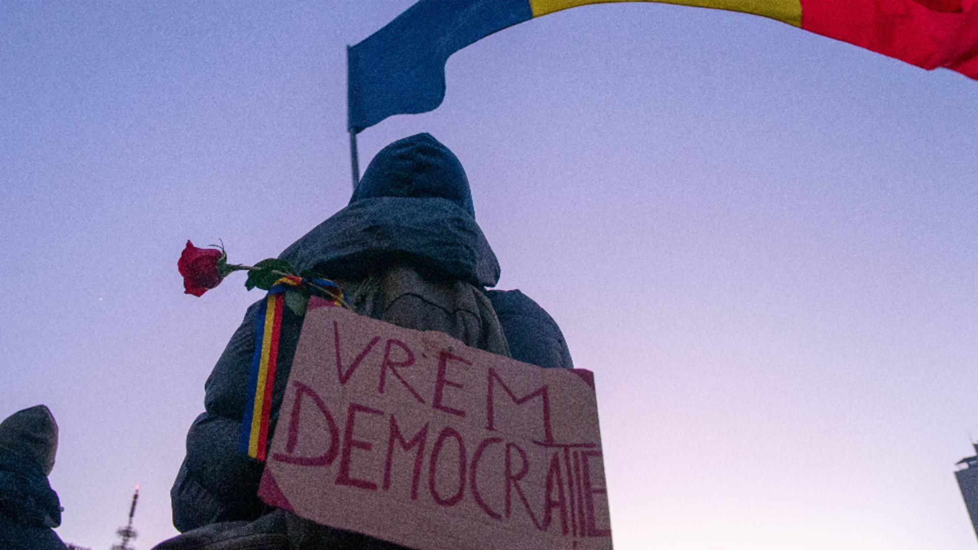 Începe protestul românilor care s-au săturat să fie umiliți. Realitatea PLUS, televiziunea poporului, alături de cetățeni. Testul suprem pentru justiție și politicieni – mai sunt la mâna SISTEMULUI?