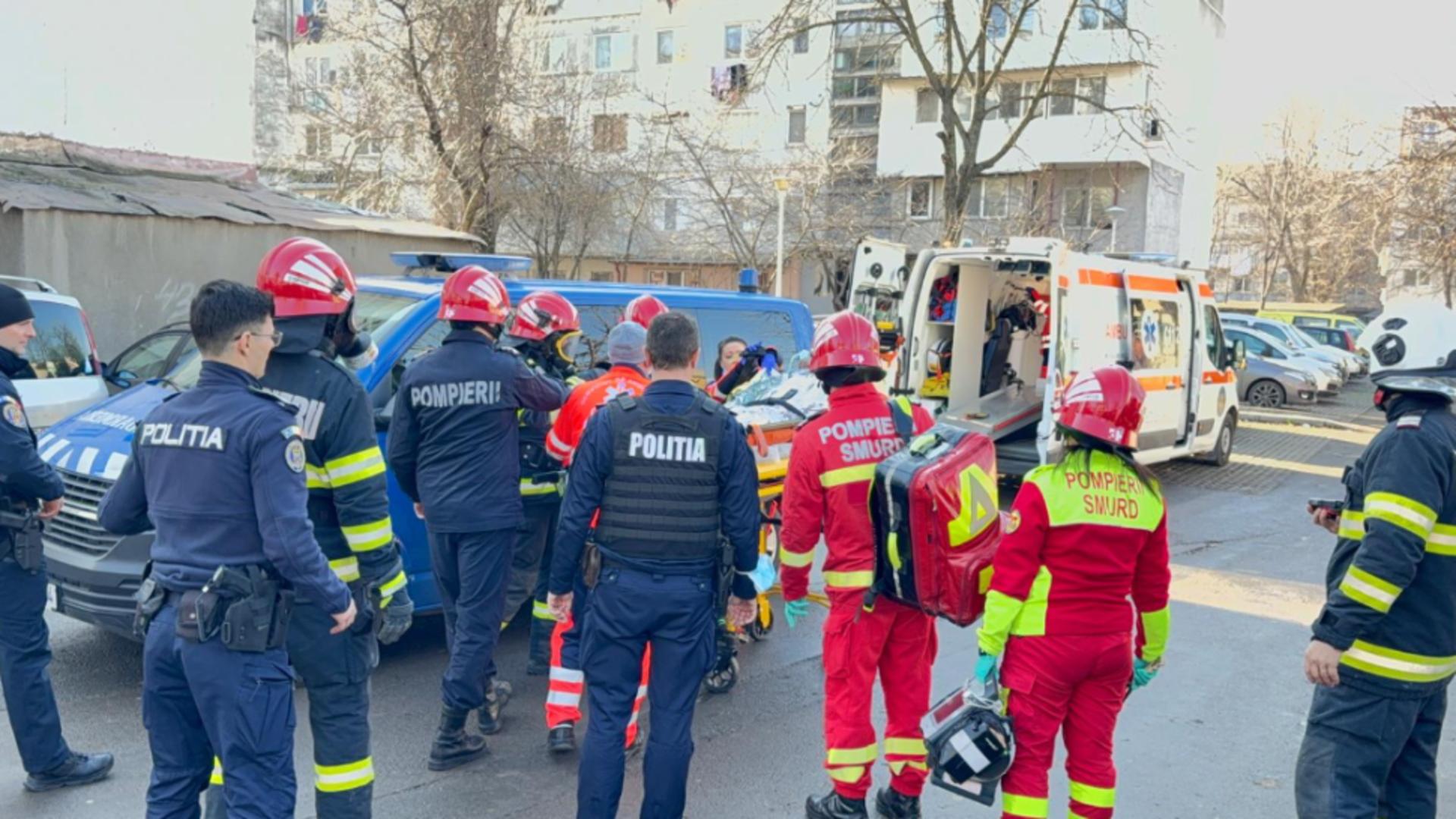 INCENDIU cu degajare mare de fum într-un bloc din Galați. O persoană, transportată la spital cu arsuri / Captură Monitorul de Galați