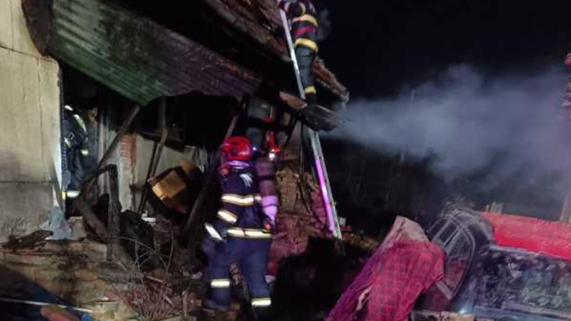 Incendiu devastator la o locuință din municipiul Aiud. Foto: Agerpres