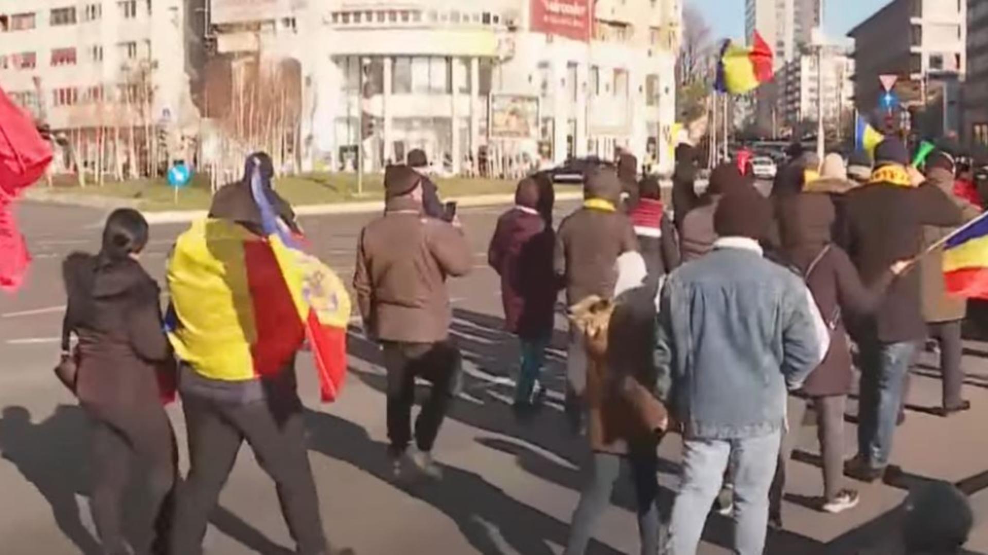 Susținătorii lui Călin Georgescu, marș către Guvern. Foto/Captură video