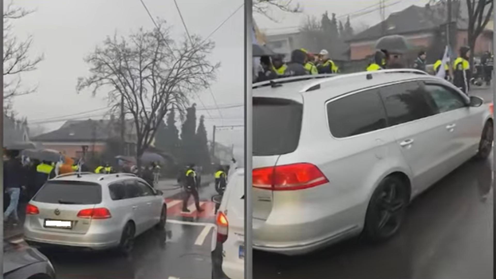 Oamenii legii protestează în stradă împotriva ordonanței trenuleț