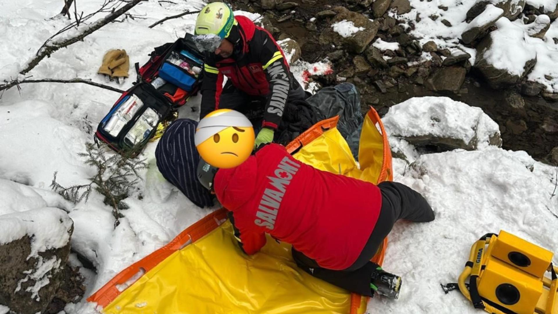 Deşi purta cască de protecţie, bărbatul a suferit un traumatism cranian. Foto/Salvamont Prahova