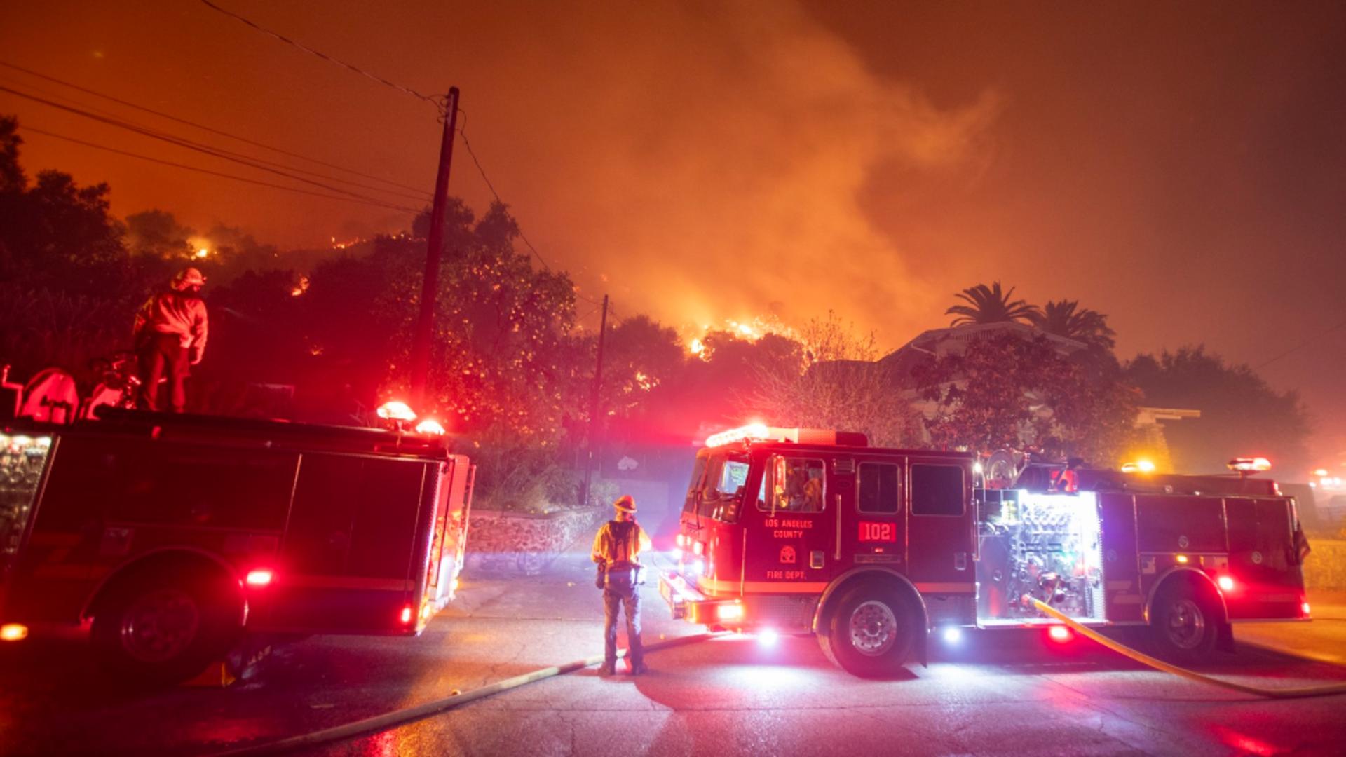 Fenomenul „mountain wave”. Ce semnifică și cum alimentează incendiile din Los Angeles