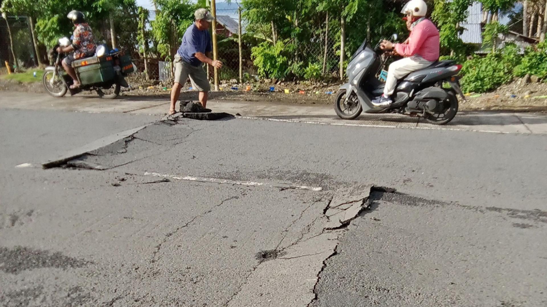 CUTREMUR puternic în Filipine, urmat de 45 de replici! O autostradă s-a FISURAT: cât de mari sunt pagubele /Profimedia