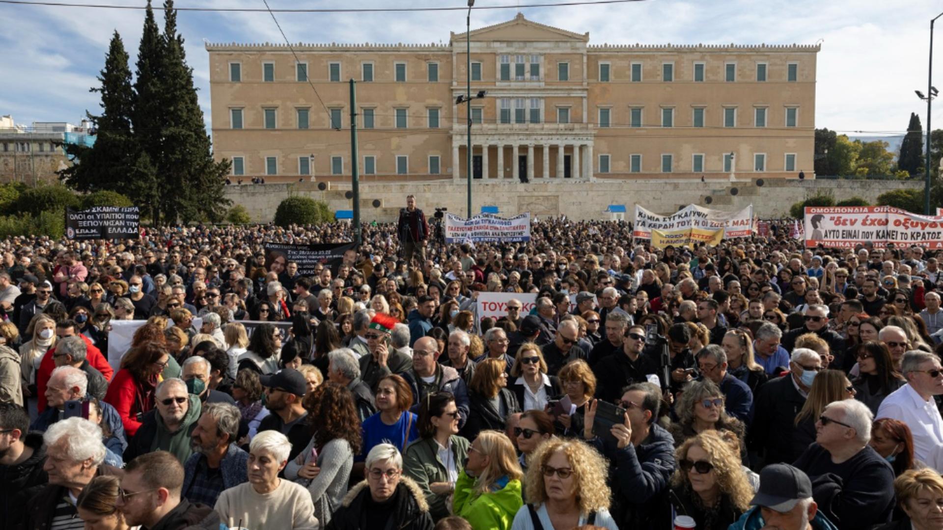 Grecia, cuprinsă de proteste. Zeci de mii de manifestanți cer 'justiție' pentru victimele catastrofei feroviare din februarie 2023. Foto: Profimedia