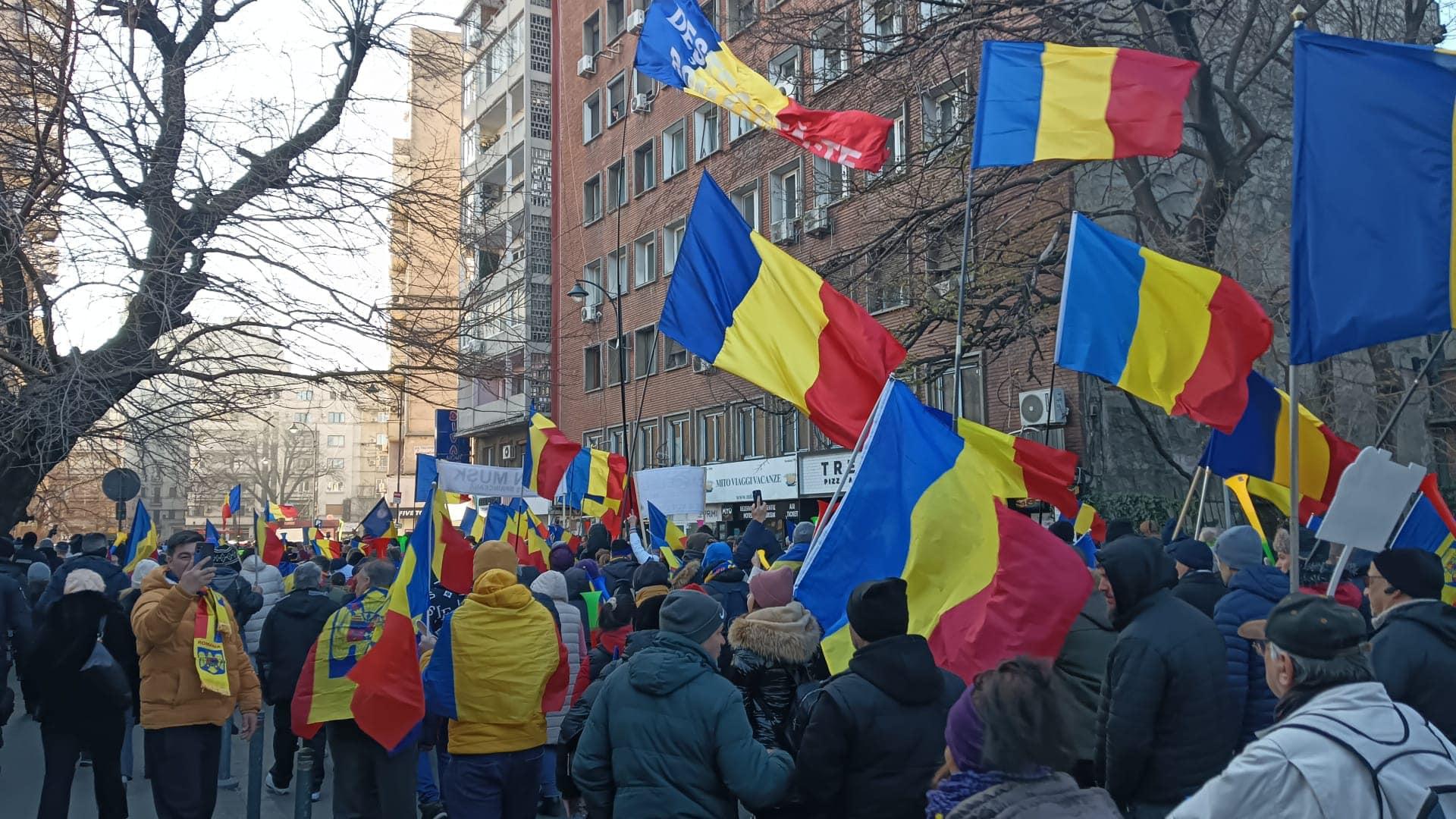 Noi proteste în țară și în Capitală. Românii cer TURUL 2 înapoi! Tensiunile cresc în societate