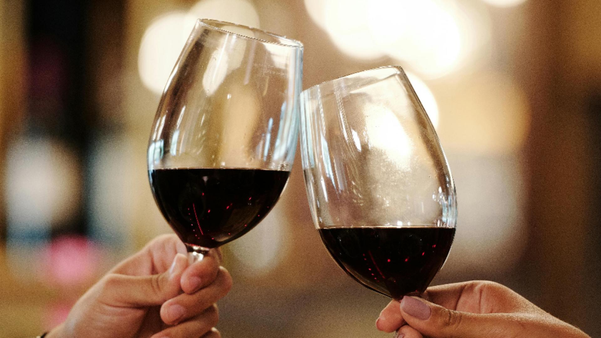 Ce beneficii are un pahar de vin roșu pe zi. Ce spun specialiștii