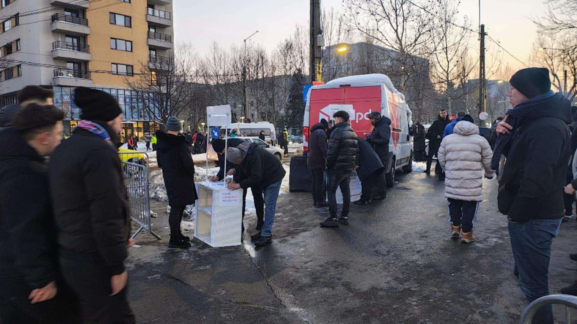 Mobilizare masivă! Galeria FCSB a strâns semnături pentru Călin Georgescu