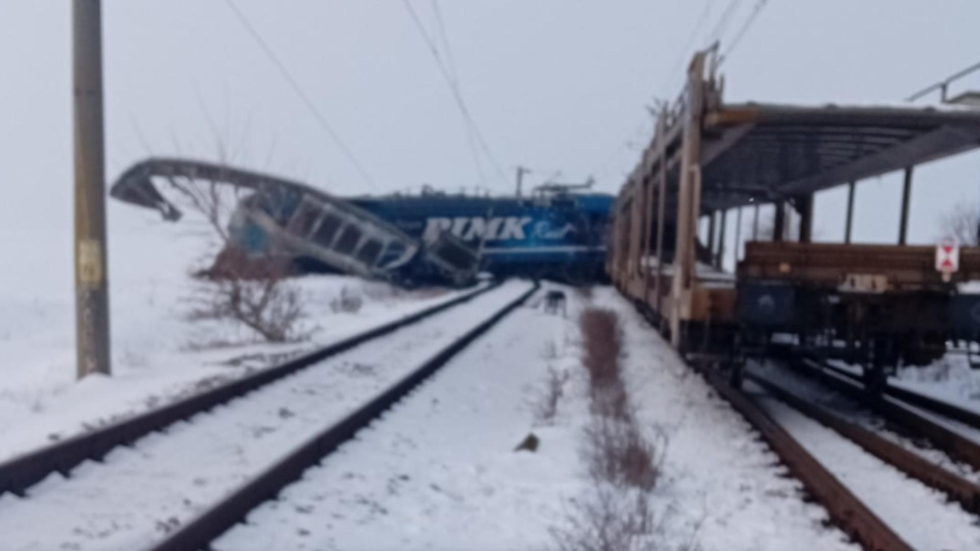 Accident feroviar Olt. Patru vagoane, ridicate și retrase de pe linia curent: circulația trenurilor este în continuare RESTRICȚIONATĂ