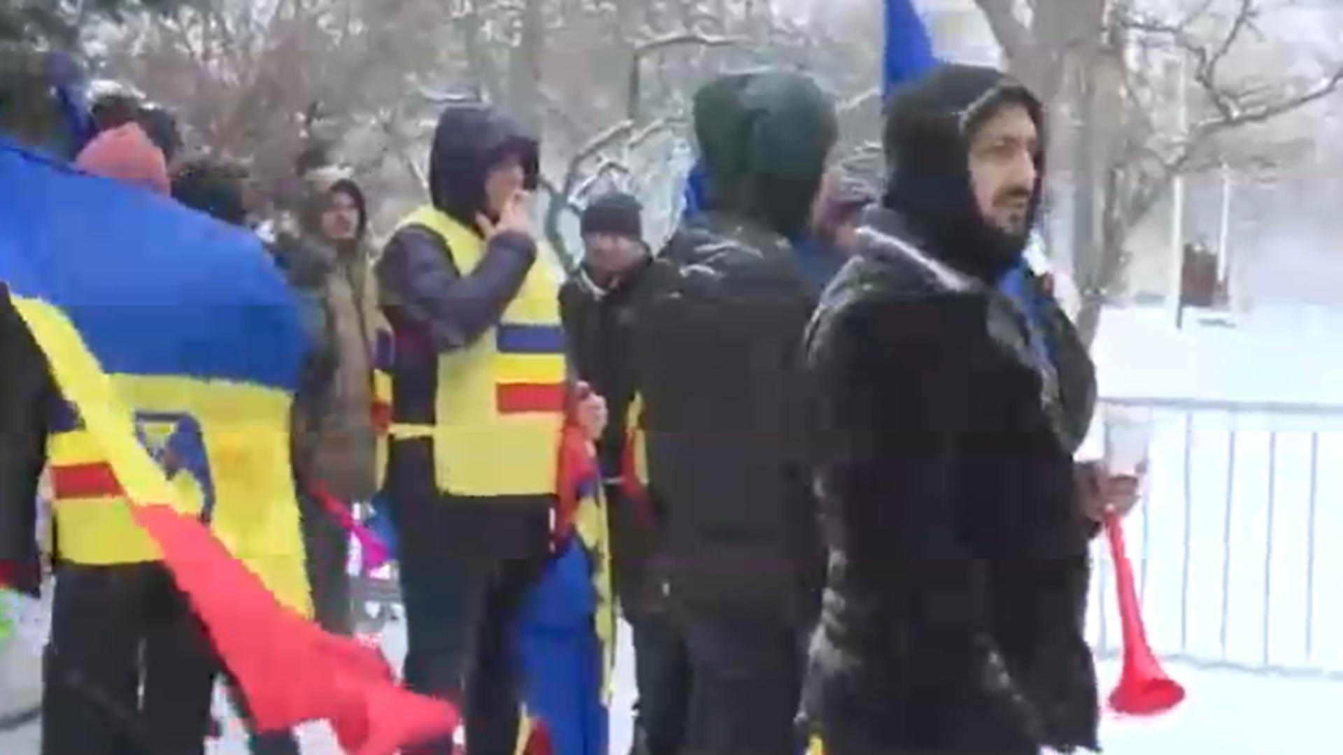 Angajații CFR, protest în fața Ministerului Transporturilor: ce nemulțumiri au oamenii/ Captură video