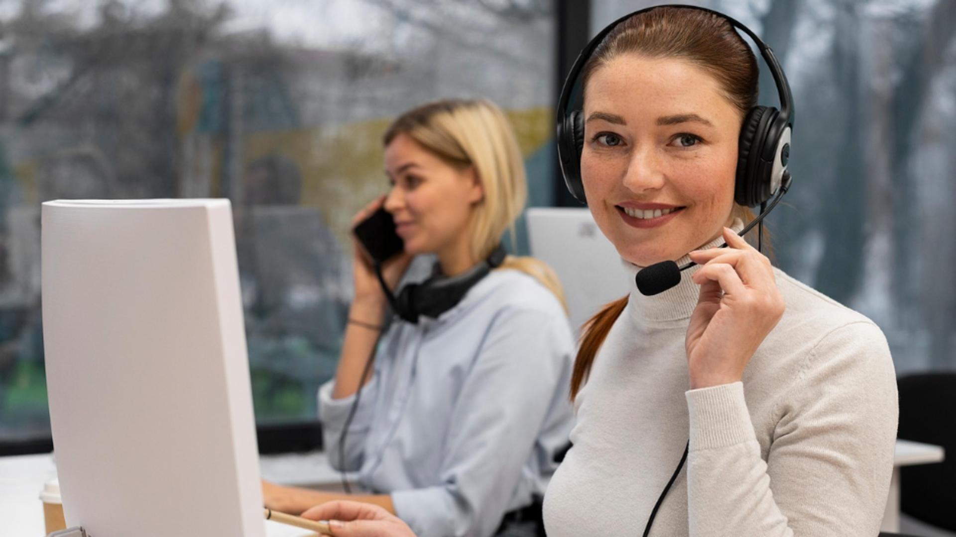 Ce se întâmplă când apelul tău este pus în așteptare în call center