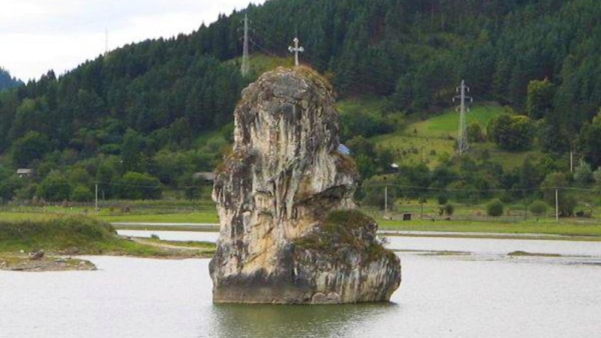 Piatra Dracului, un tărâm plin de frumusețe și legende. Foto: cooltneamt.ro