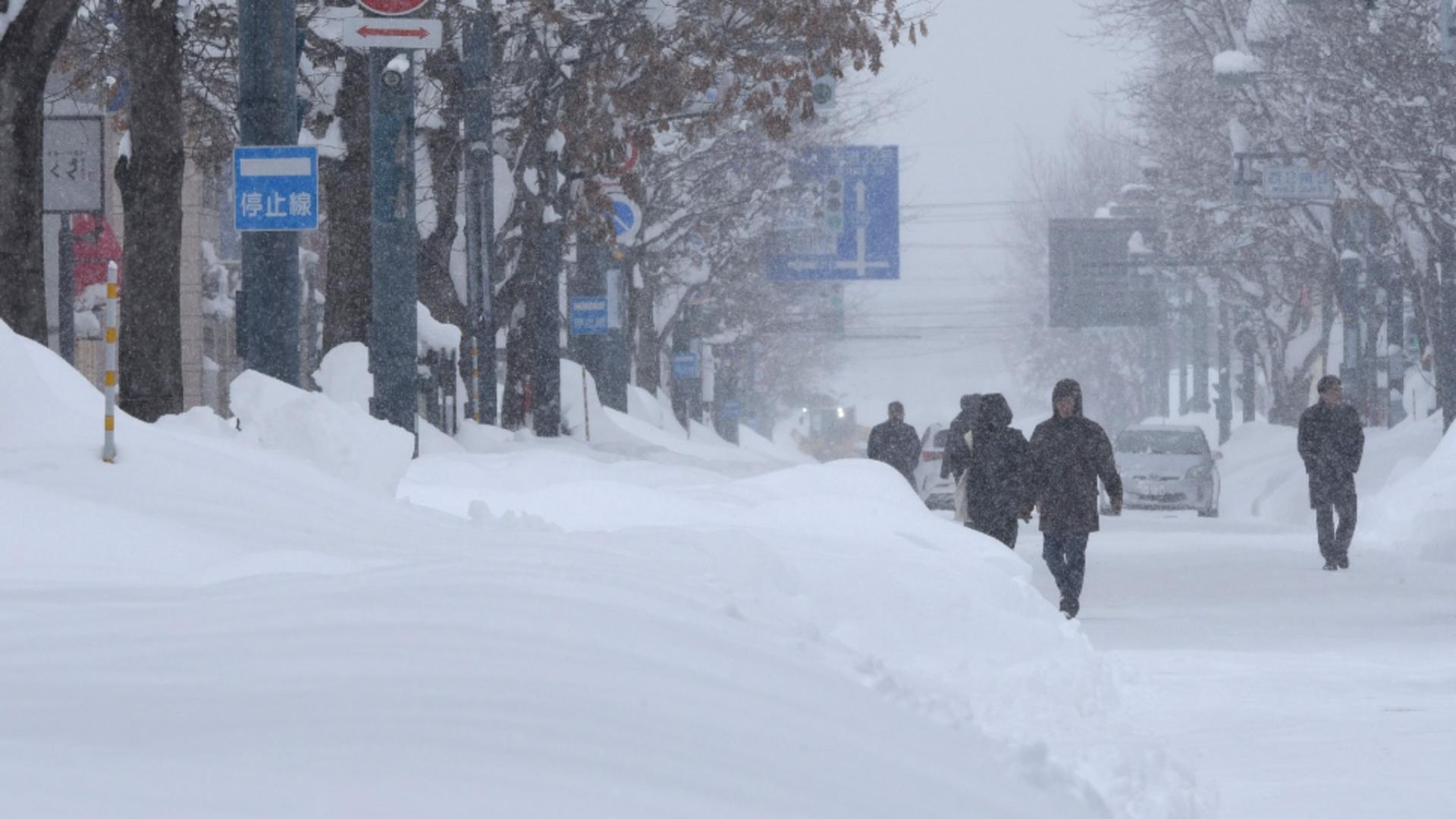 Japonia se confruntă cu ninsori record. În multe locuri, zăpada are peste 3 metri. Foto/Profimedia