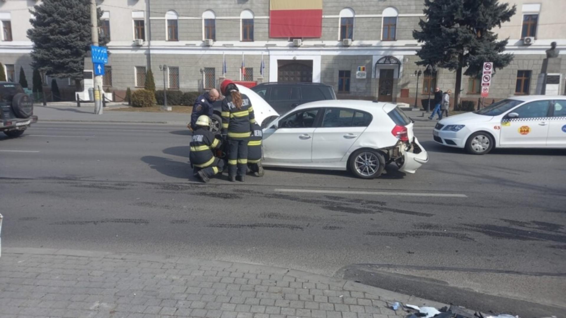 Mașină de poliție implicată într-un accident rutier. Cum s-a întâmplat totul