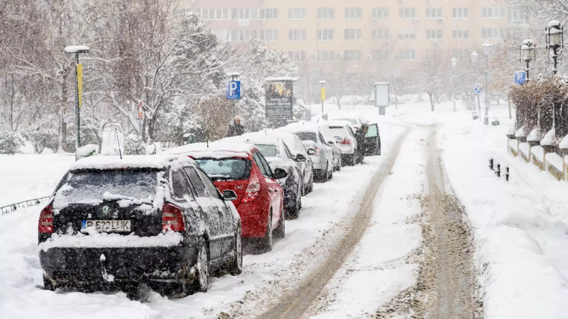 Haos în Capitală din cauza zăpezii: Nicușor Dan își pregătește campania la căldură. Ce spun bucureștenii/ Profimedia