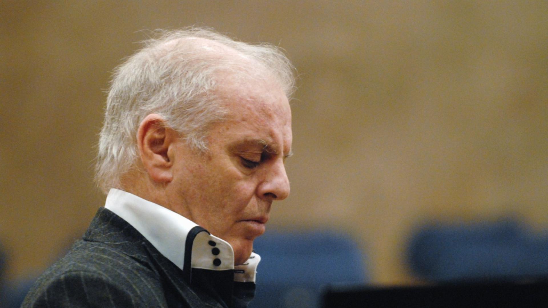 Celebrul pianist şi dirijor Daniel Barenboim a anunţat că suferă de Parkinson