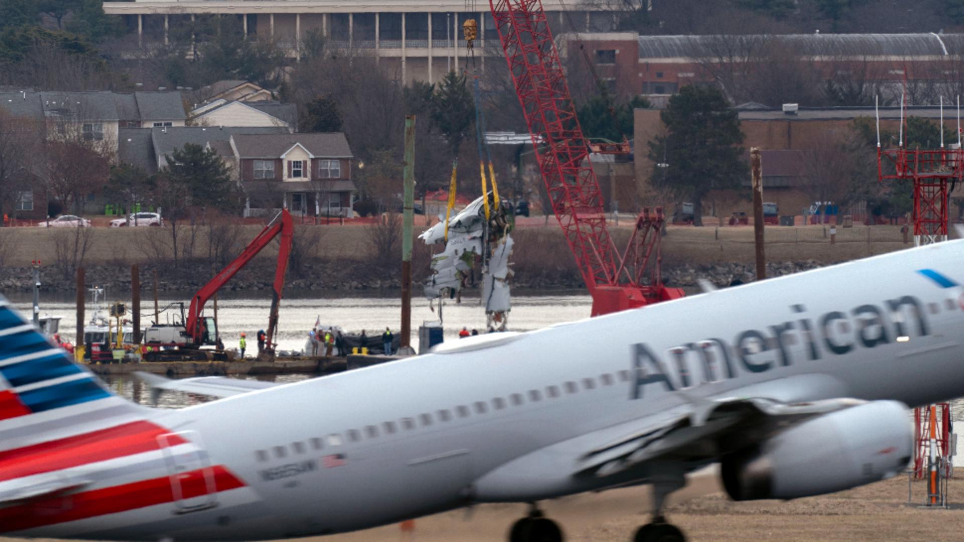 Accidentul aviatic de la Washington. Au fost identificate 66 din cele 67 de victime: eforturile de recuperarea a epavei continuă/ Profimedia