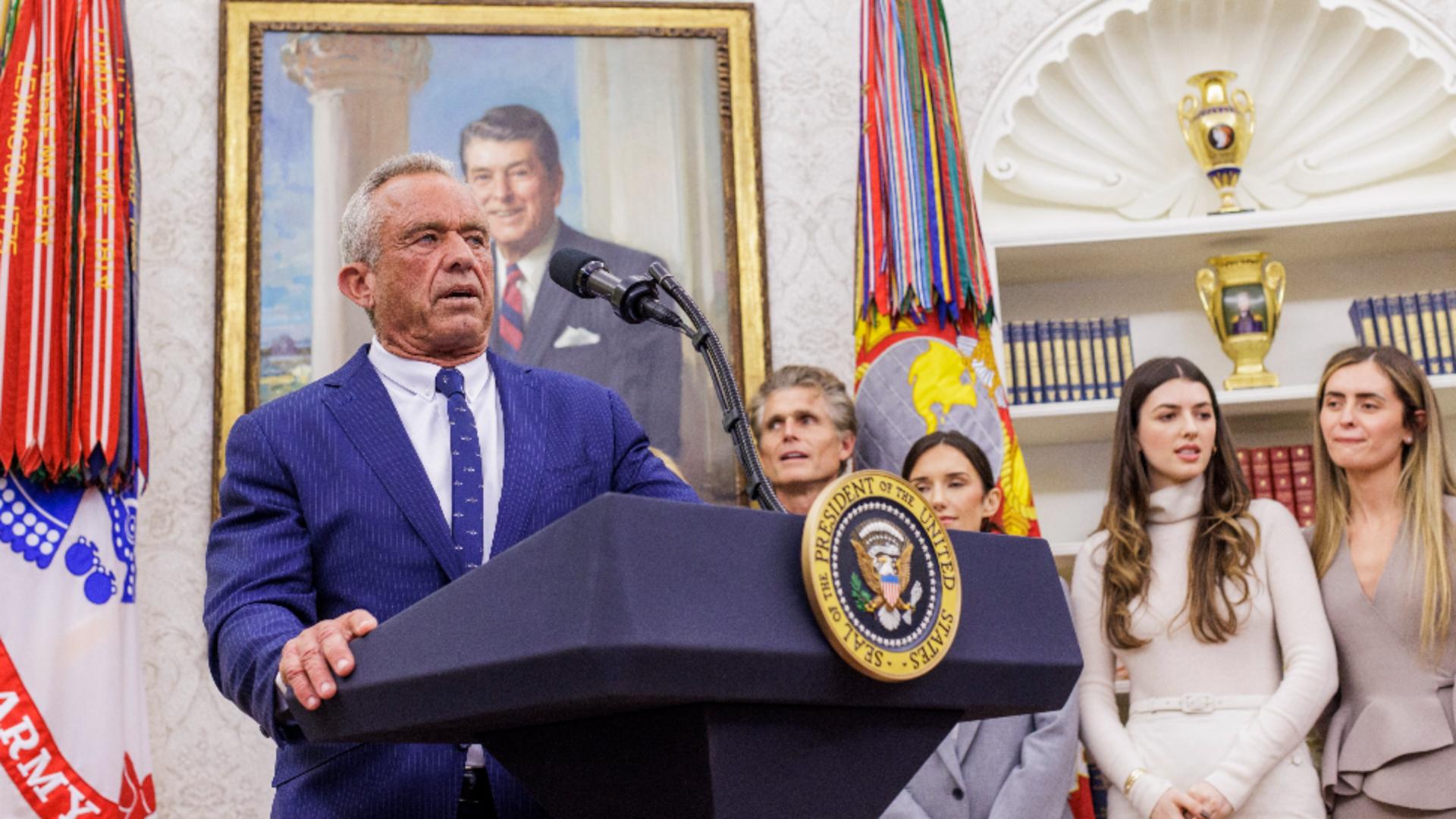 Decizie controversată în SUA! Robert F. Kennedy Jr, validat de Senatul SUA în funcția de secretar al Sănătății /Profimedia