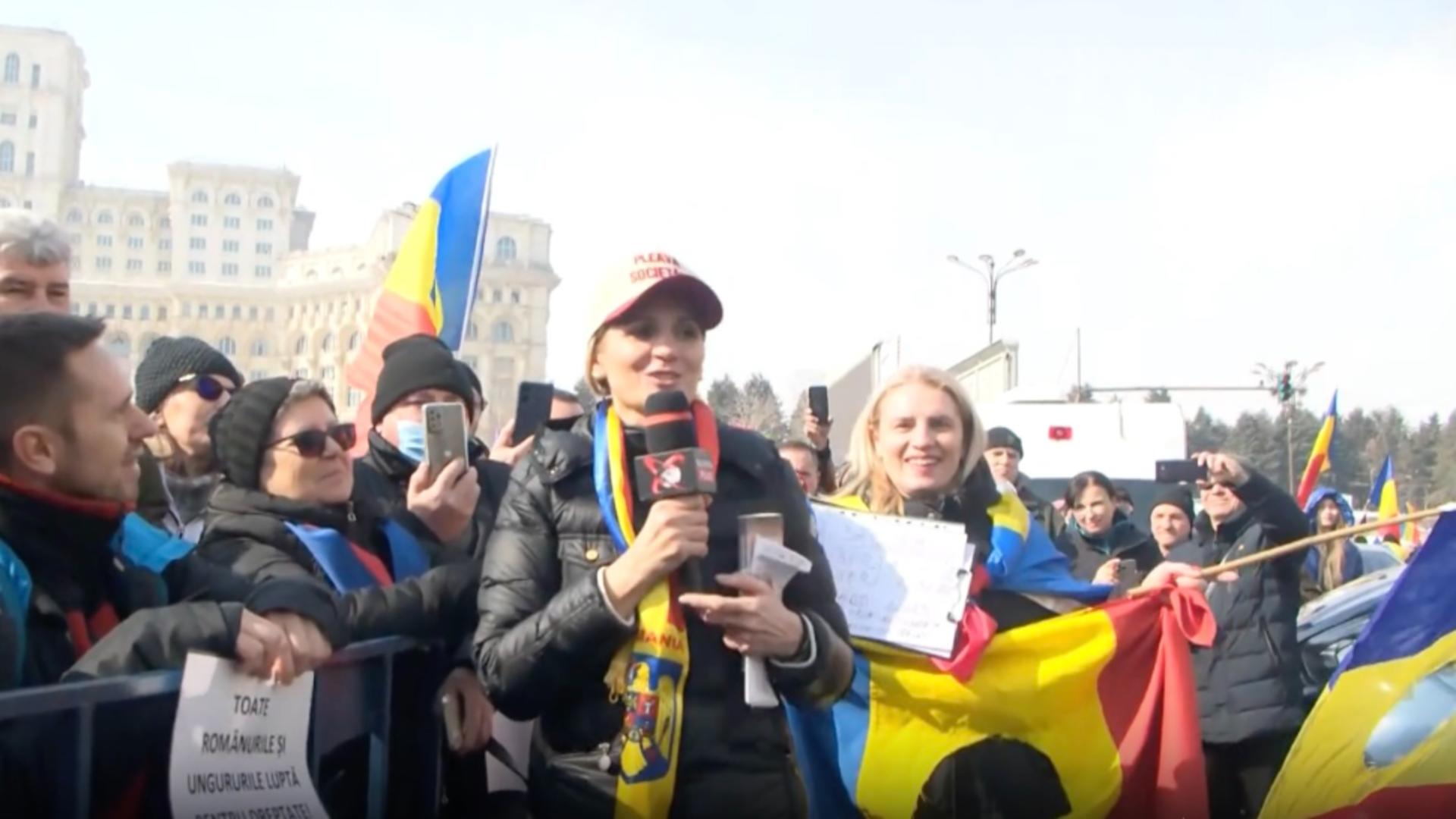 Anca Alexandrescu vine în platou cu șapca PLEAVA SOCIETĂȚII