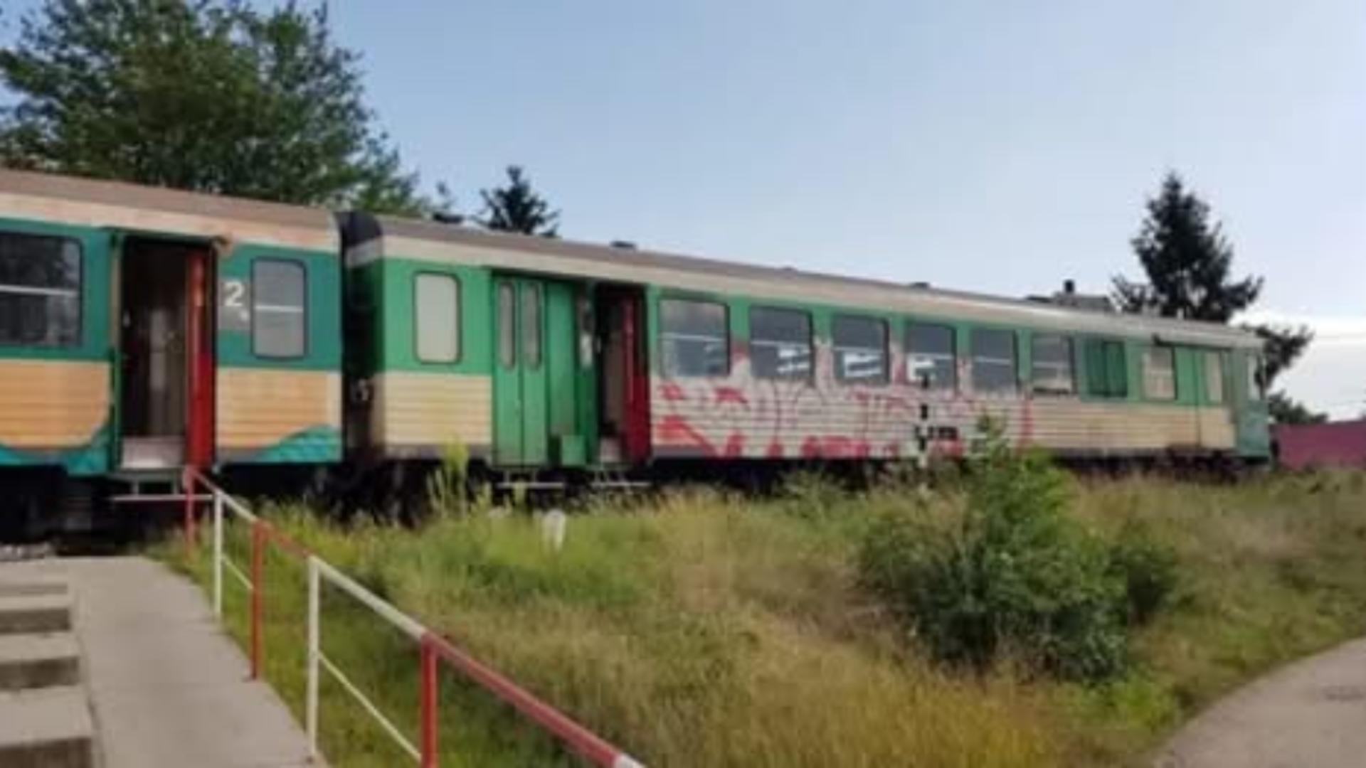 Cea mai lentă cale ferată din țară. Trenurile circulă cu viteza medie de 25 km/h