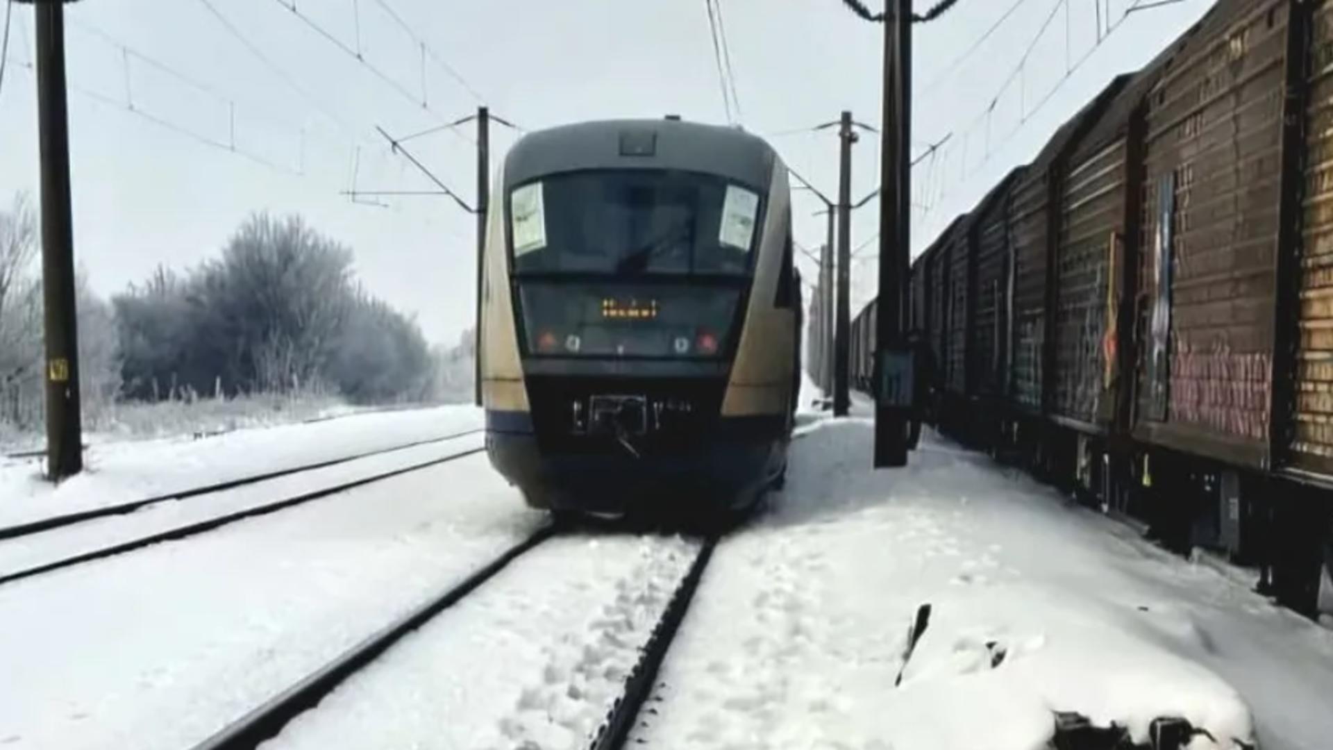 Un tren s-a defectat în mijlocul câmpului, între Videle și Gălăteni.