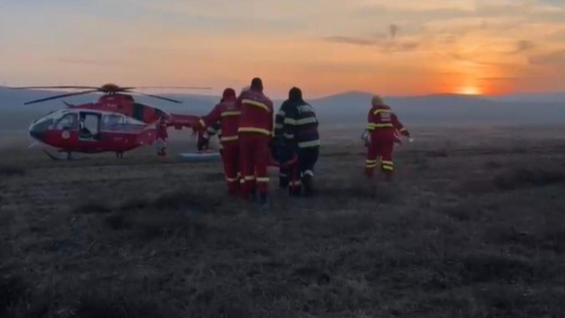 Accident grav în Tulcea: un tânăr de 20 de ani a rămas încarcerat, iar alte două persoane au fost grav rănite. Două elicoptere SMURD au ajuns la fața locului