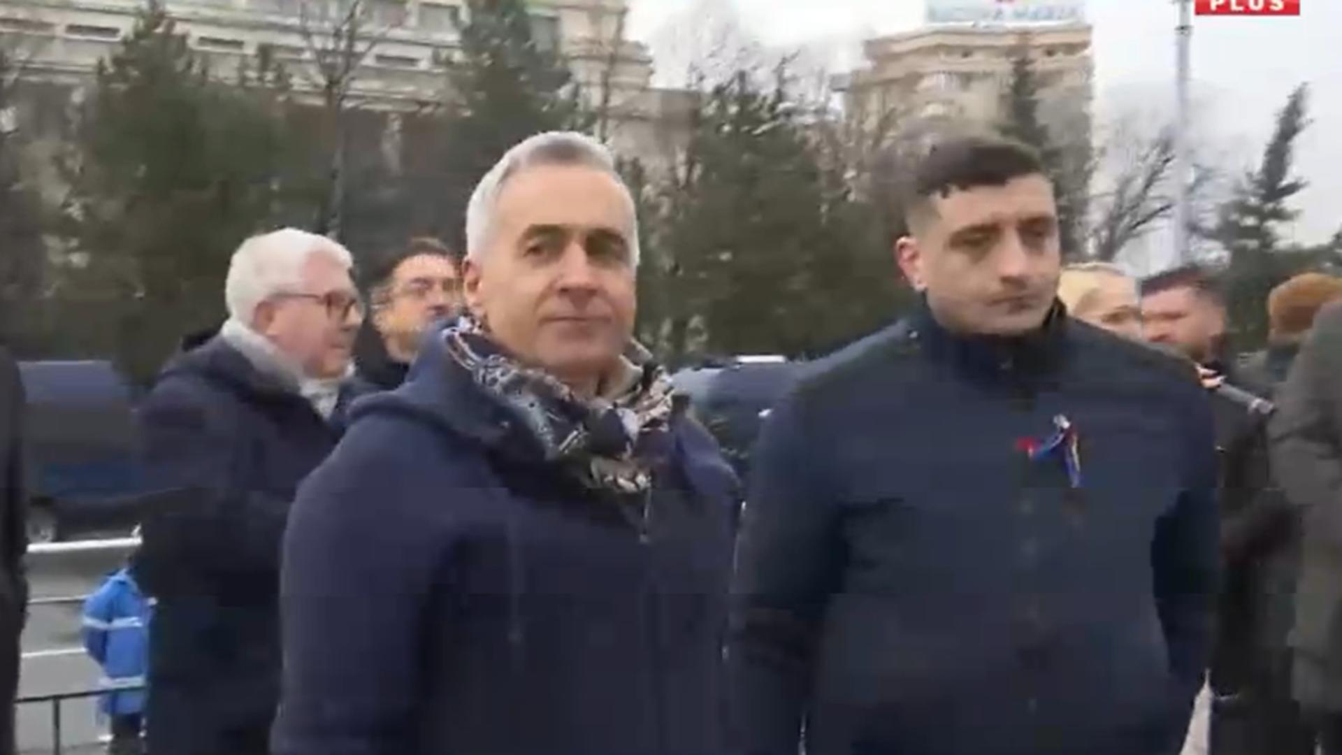 Călin Georgescu, mesaj pentru forțele de ordine prezente la protest: Apărați mai bine poporul român de sistemul corupt, NU sistemul corupt de poporul român