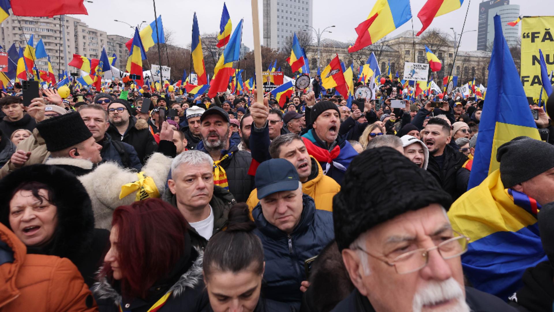 Românii, mesaj în cor la protestul din Piața Victoriei: Vrem DREPTATE, vrem DEMOCRAȚIE în România!