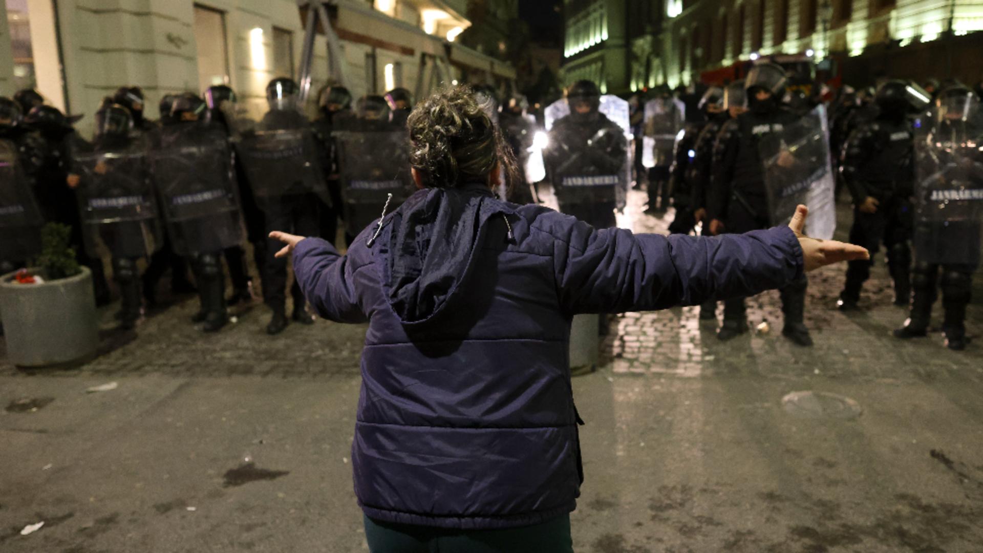 Cum prezintă presa internațională protestul spontan din centrul Capitalei: HAOS! / Foto: Inquam Photos