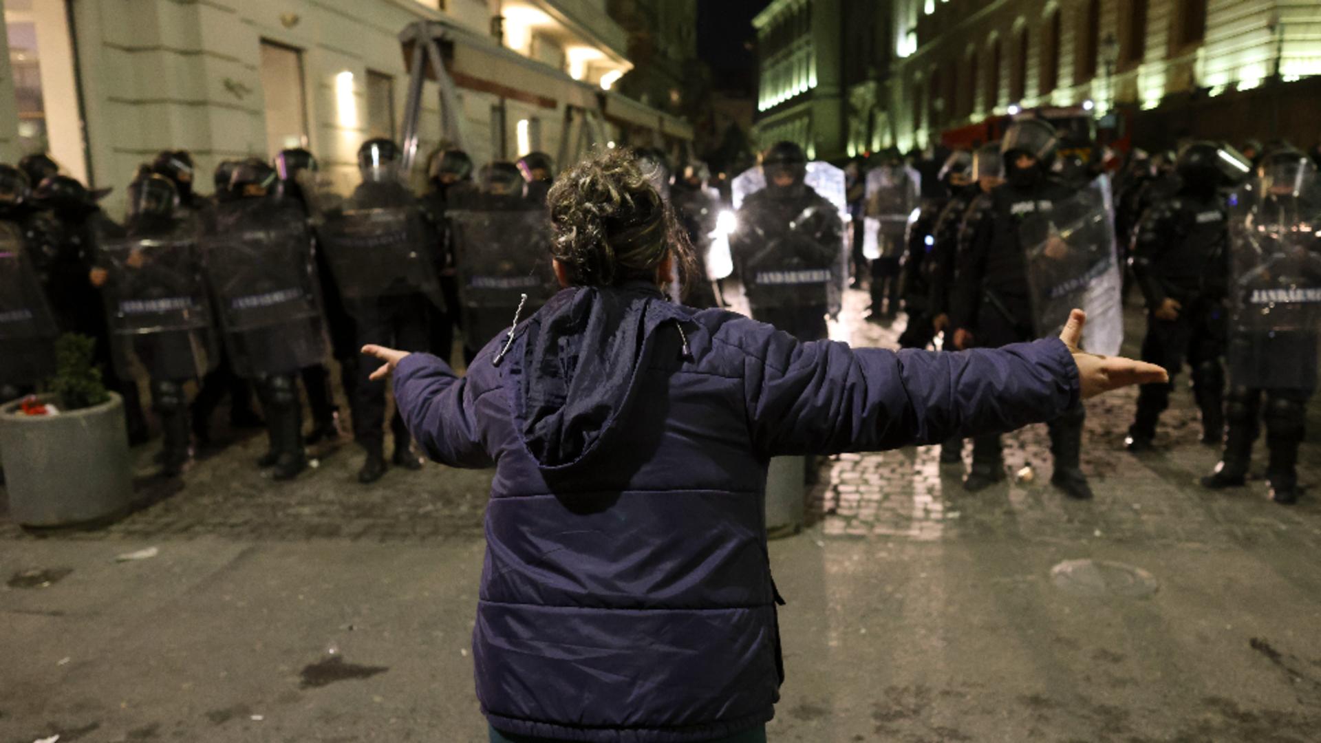 Trei dintre protestatarii implicați în violențele de la BEC, reținuți de procurori / Foto: Inquam Photos