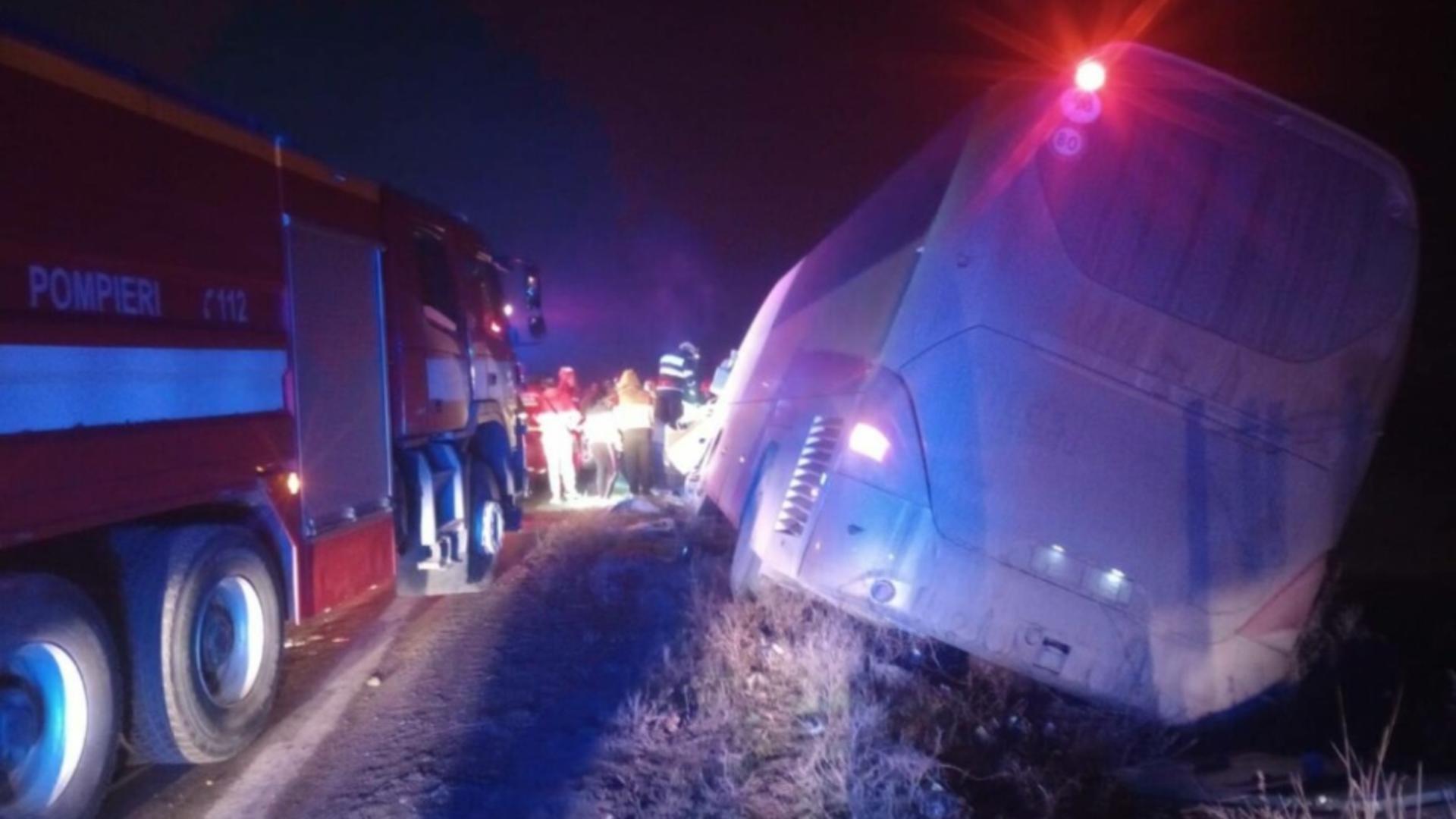 Din fericire, vehiculul nu s-a răsturnat (foto: Pagina de Timis)