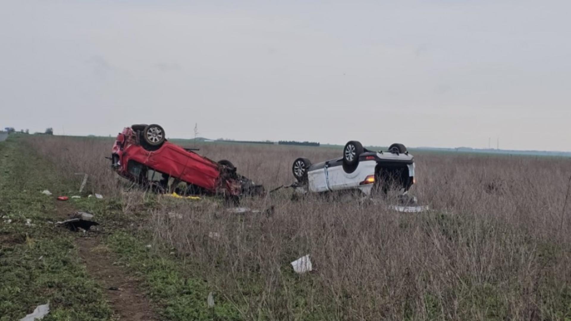 Accident cu patru victime în județul Constanța. Două mașini s-au ciocnit violent și s-au răsturnat în câmp