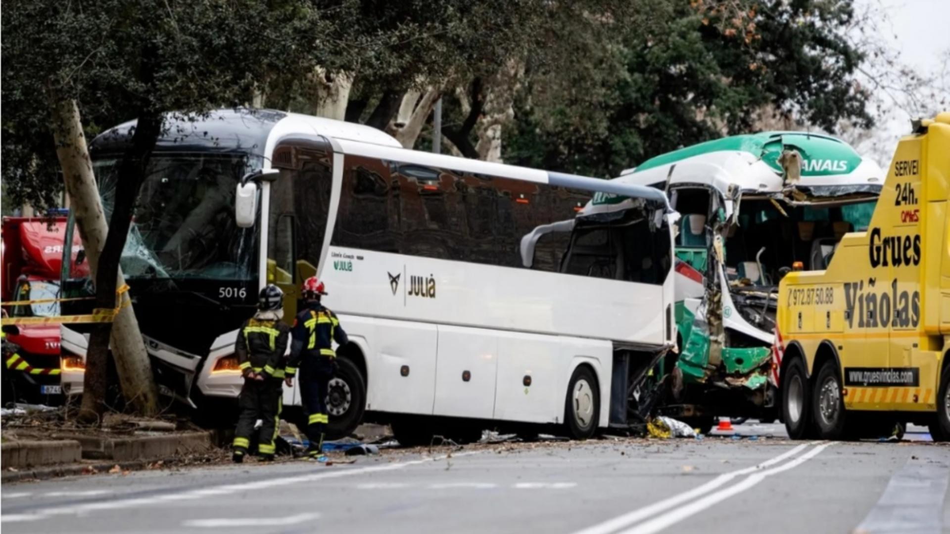 Accident grav între două autocare pline cu turiști: peste 50 de răniți în urma impactului. Printre victime se numără și copii