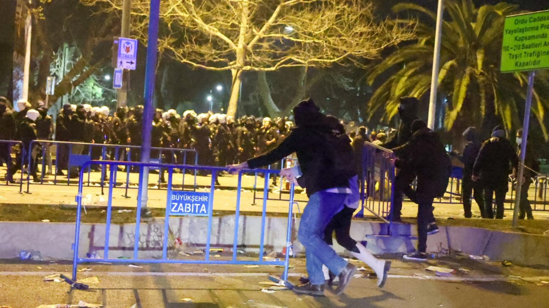 Proteste în Turcia! Ciocniri violente între protestatari și polițiști, scene dramatice. Foto: Profimedia