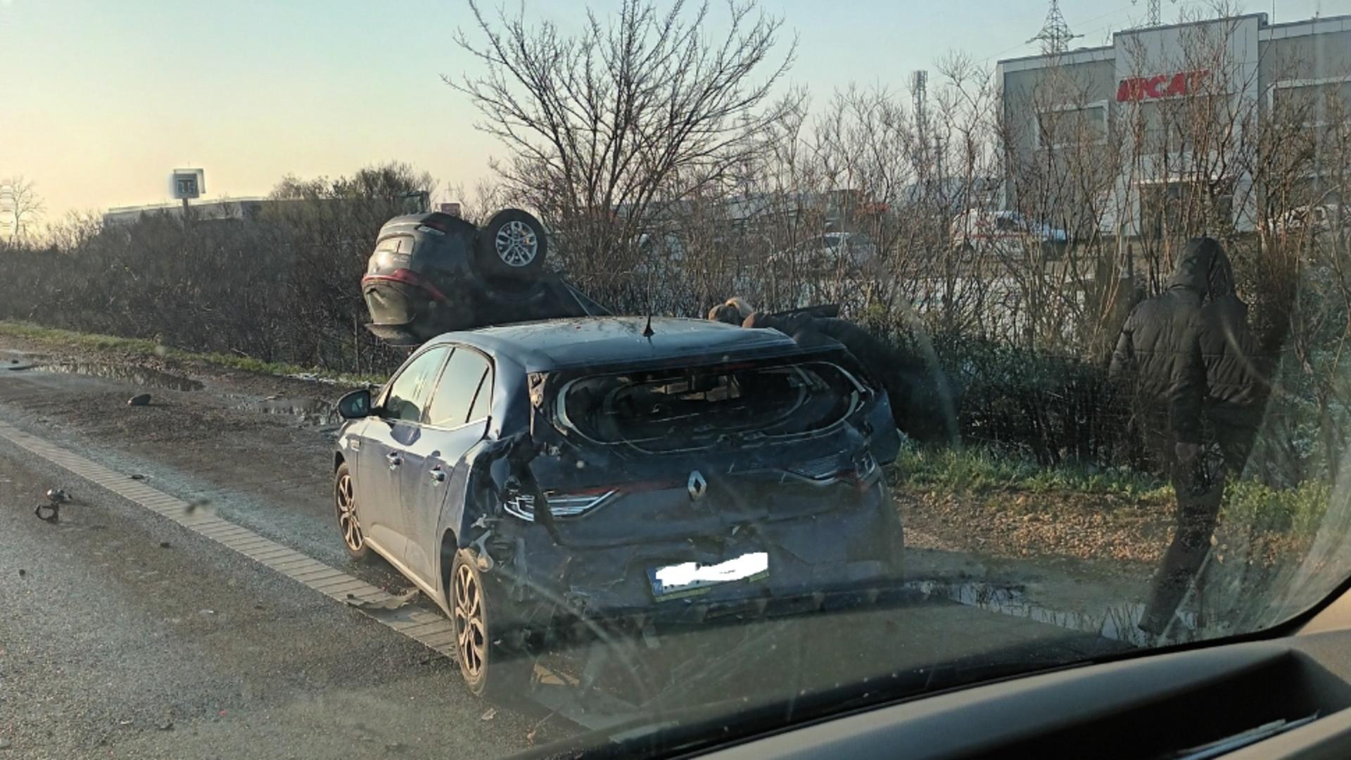 3 mașini implicate într-un accident pe A1, în dreptul localității Ciorogârla: o persoană primește îngrijiri la fața locului