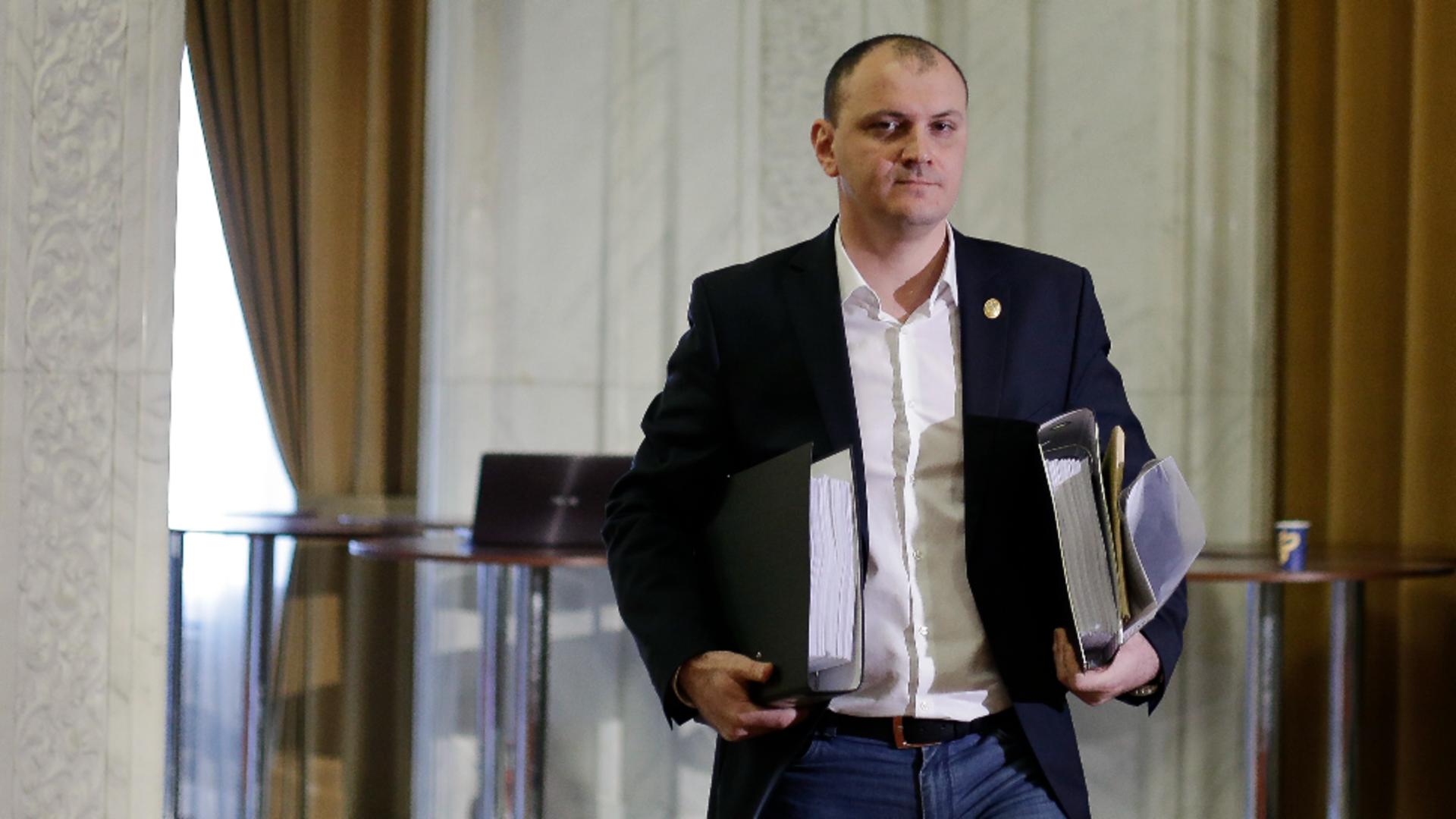 Se fac aproape 10 ani de când Sebastian Ghiță a fugit din țară pentru a scăpa de pușcărie