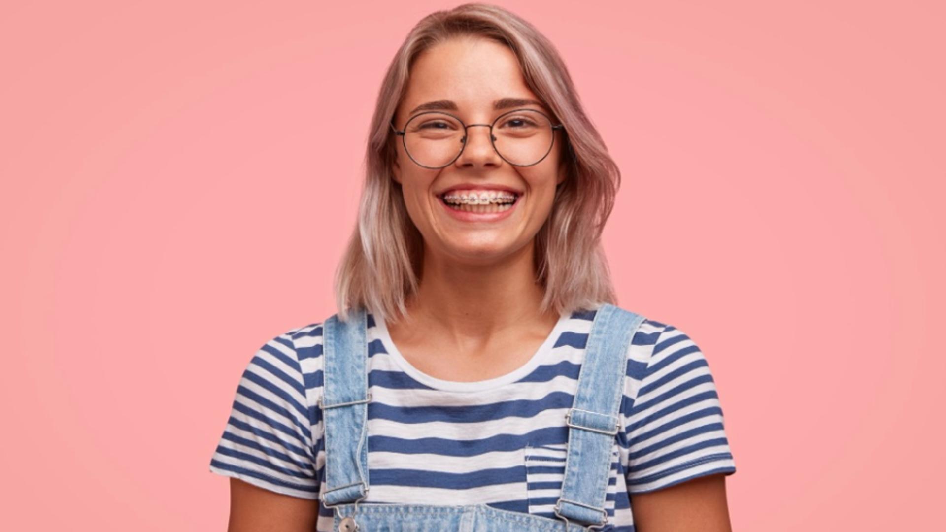 Ce aparat dentar ar purta celebritățile și cum faci alegerea potrivită pentru tine 