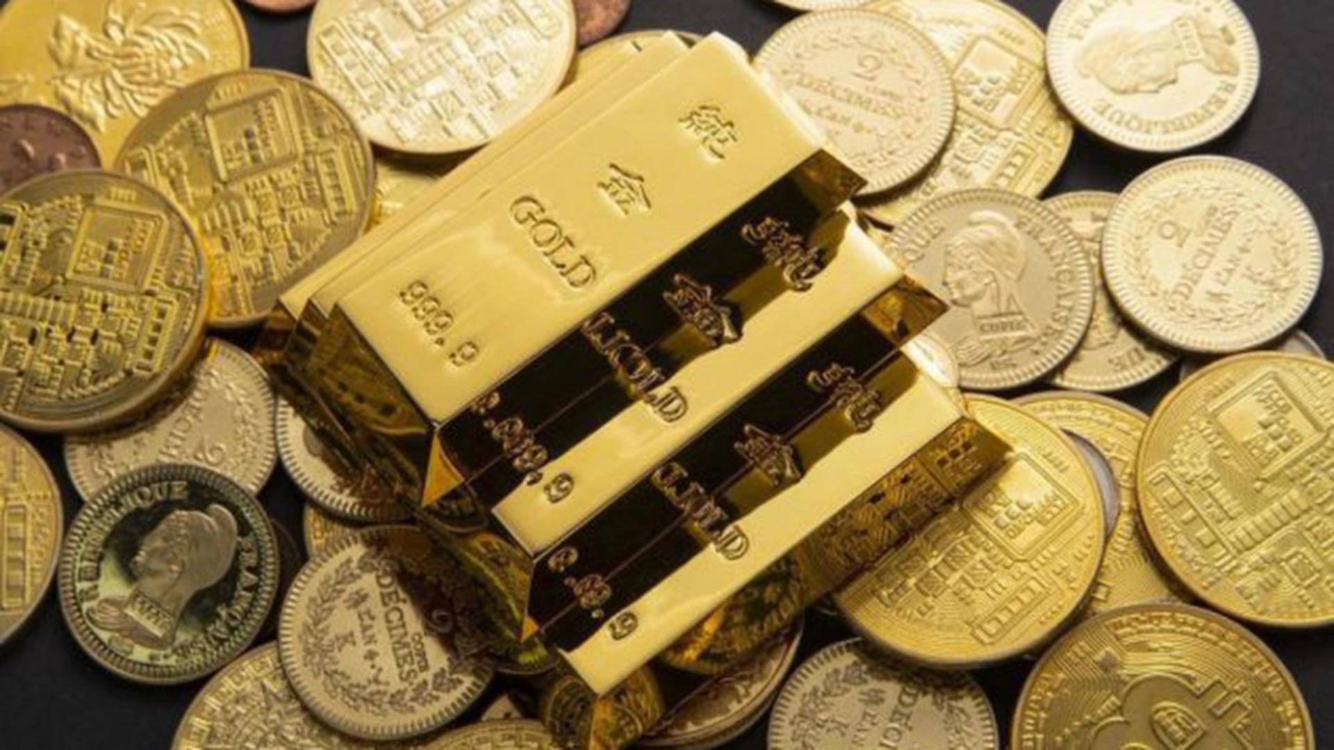 Prețul aurului, un nou RECORD în timp ce dolarul scade