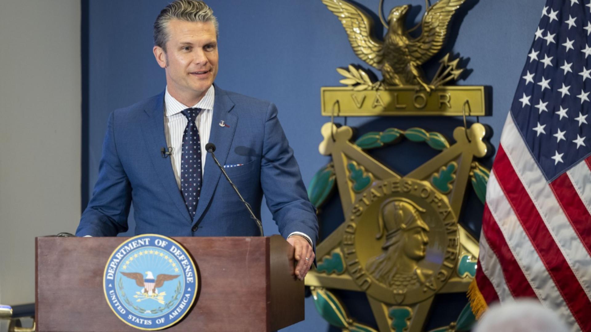 Pete Heghset rămâne fără mâna sa dreaptă, după scandalul Signal. Foto/Profimedia