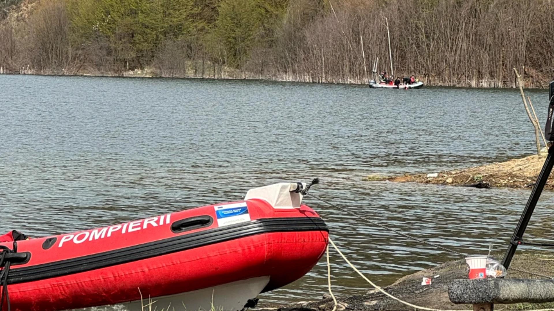 Pompierul dat dispărut în lacul Siriu a fost găsit mort. FOTO: ISU Buzău