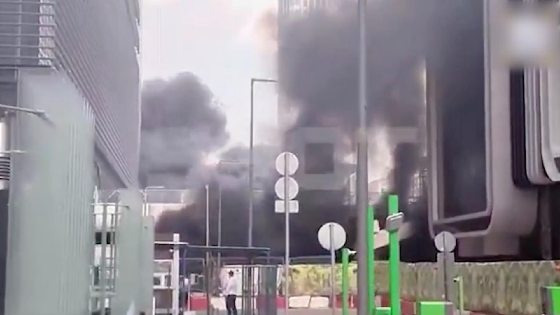 Alertă la Moscova: o mașină a explodat în parcarea unui mall 