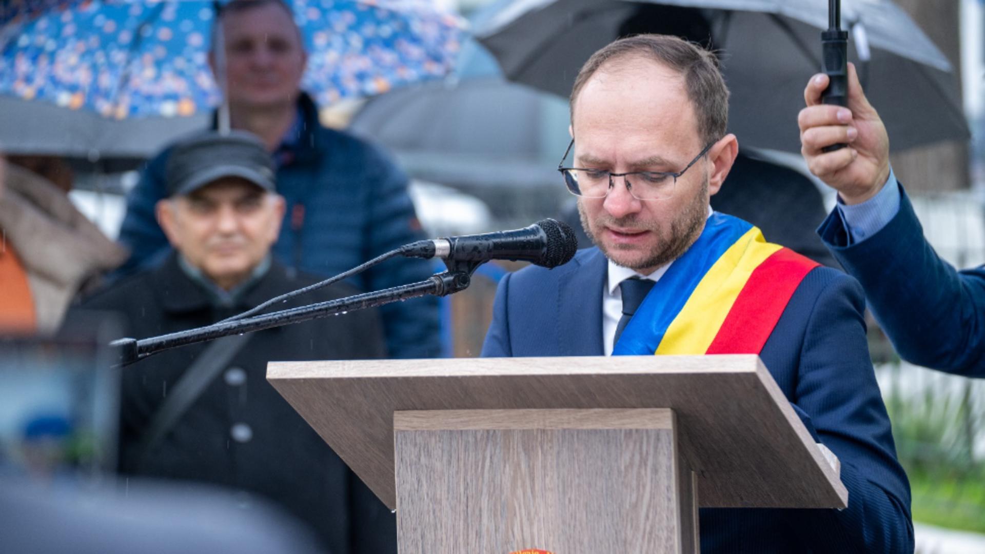 Cosmin Andrei a fost găsit vinovat pentru divulgarea de informații confidențiale. Foto/FB