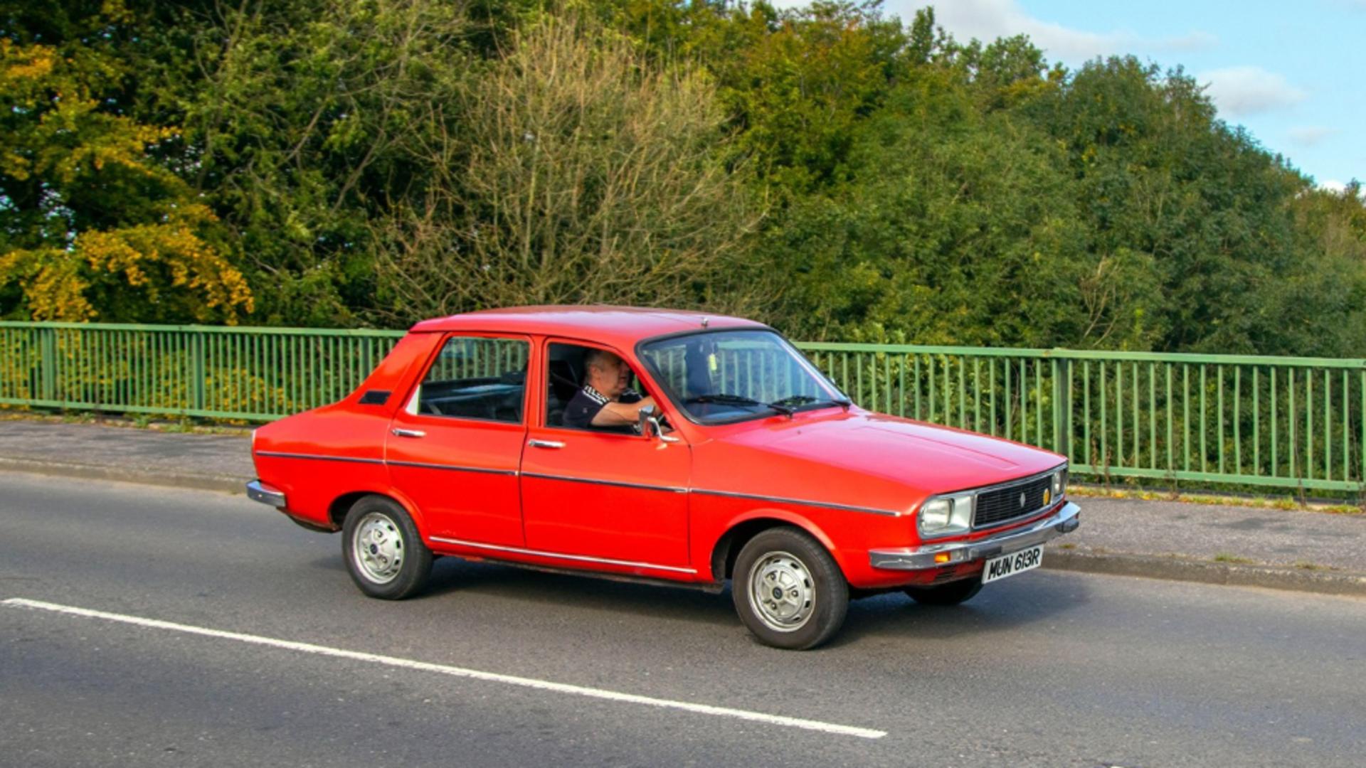Românii care au depus bani la CEC pentru o Dacie înainte de Revoluție primesc despăgubiri. Foto: Profimedia