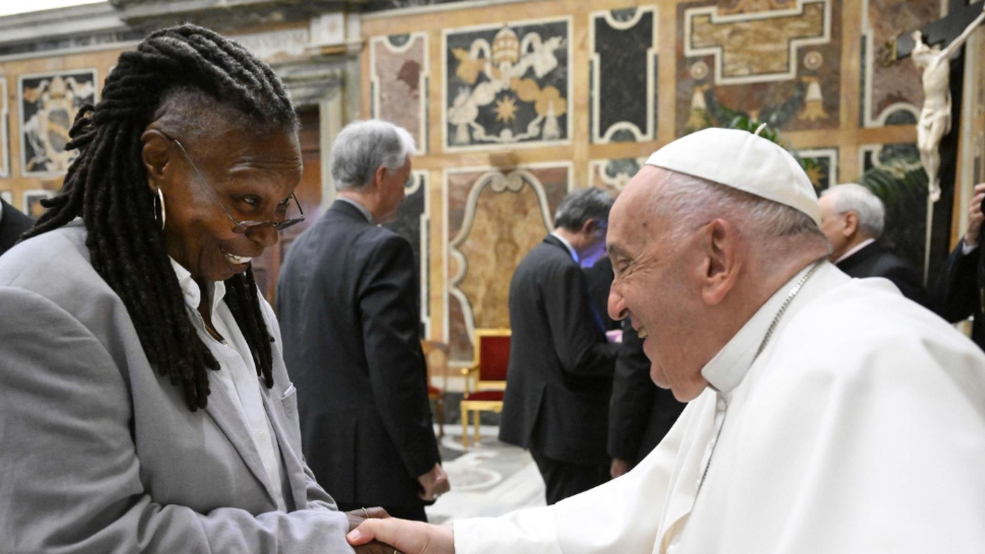 Cele mai tari bancuri spuse de Papa Francisc. Prin umor și autoironie, reușea să alunge tristețea multor credincioși