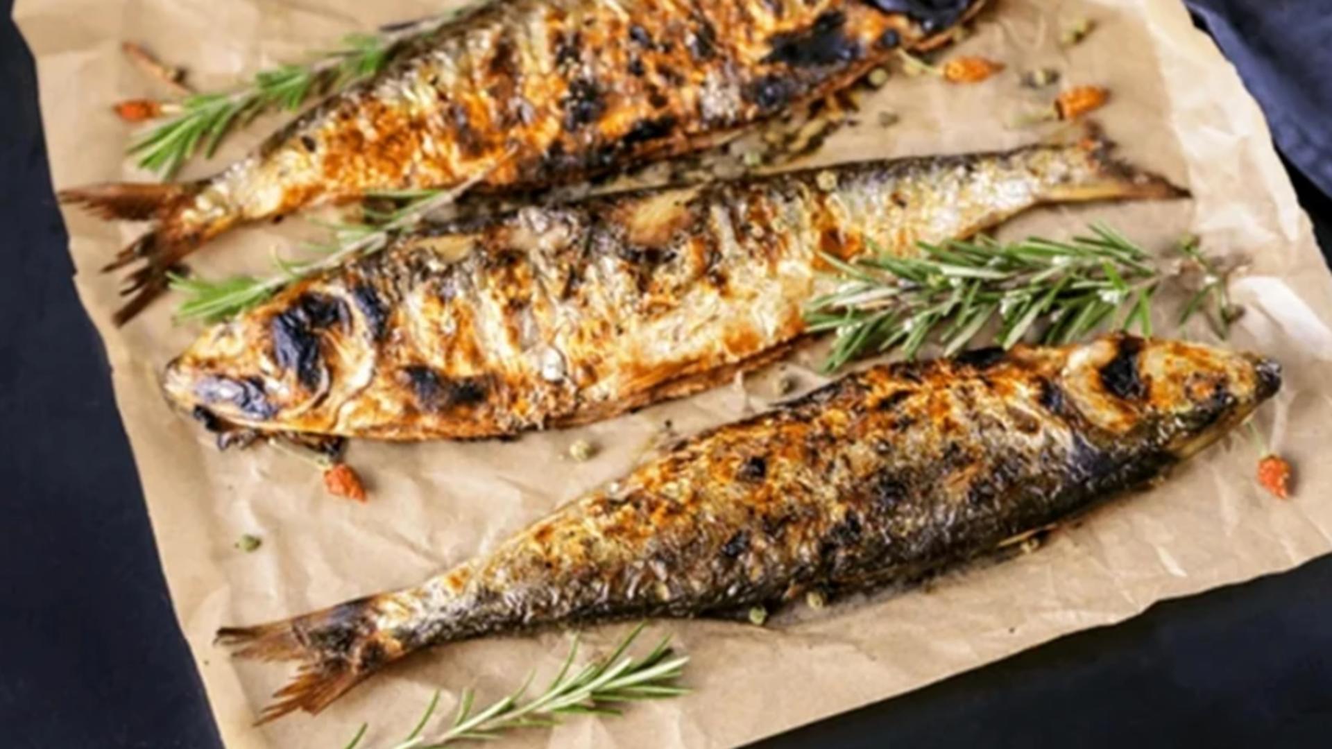 Secretul folosit de gospodinele din Dobrogea pentru scrumbii delicioase