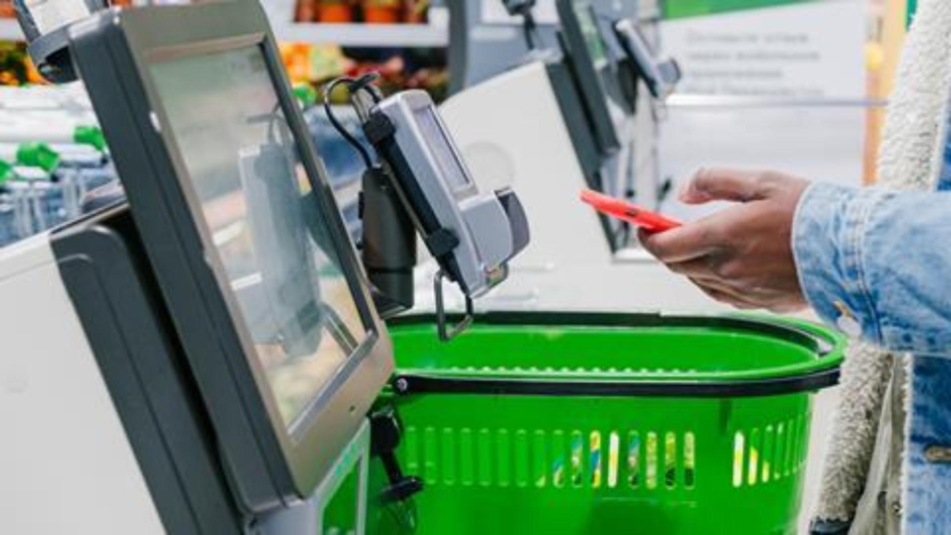 Trucul prin care un buzoian a înșelat casele self pay dintr-un hypermarket.